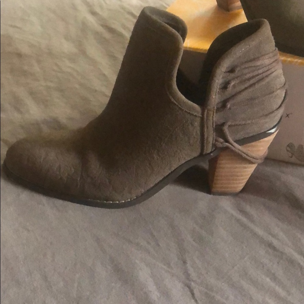 Yellow Box Booties - Picture 2 of 6